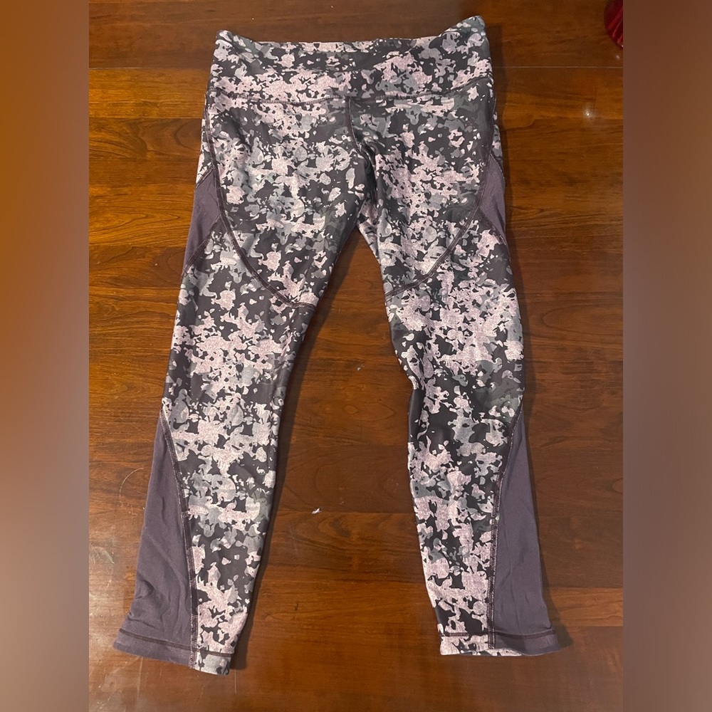 Under Armour Women’s leggings size large EUC